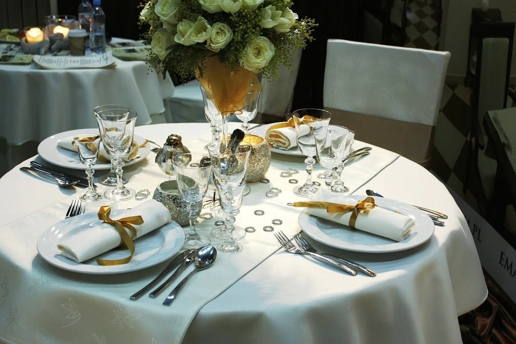 Optez pour le caisson lumineux pour illuminer votre restaurant