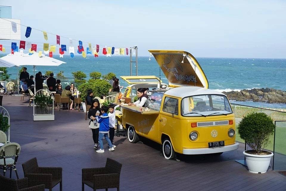Comment le choix du fabricant influence le succès de votre food truck ?